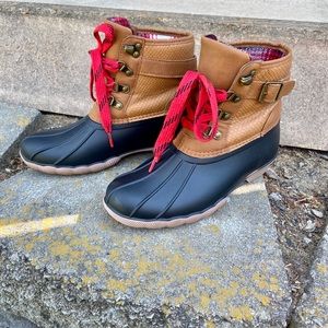 Maurice's duck boots size 8.